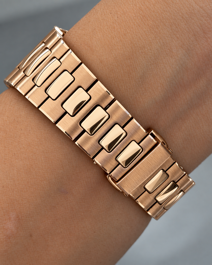 Nautilus Rose Gold Open Heart de Royalty Watch, esfera chocolate y acabado oro rosa