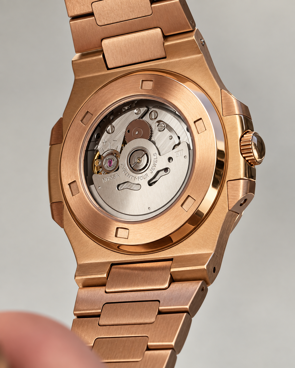 Nautilus Rose Gold Open Heart de Royalty Watch, esfera chocolate y acabado oro rosa